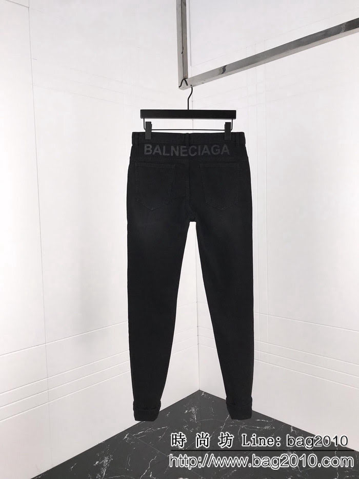 BALENCIAGA巴黎世家 特別款 18ss秋冬新款 男款牛仔褲 背後腰部字母印花款 ydi2250